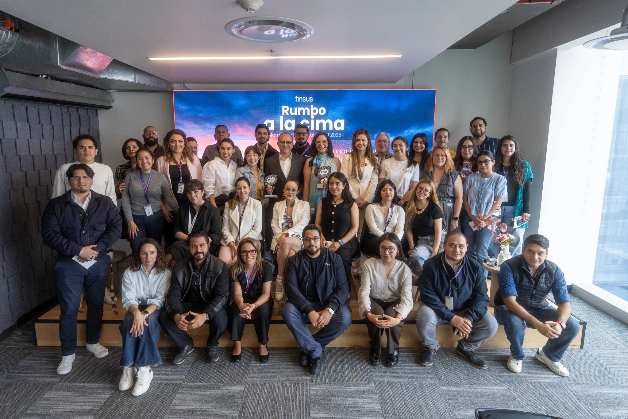 Finsus perfila camino “Rumbo a la cima” en tercer Informe de Sustentabilidad